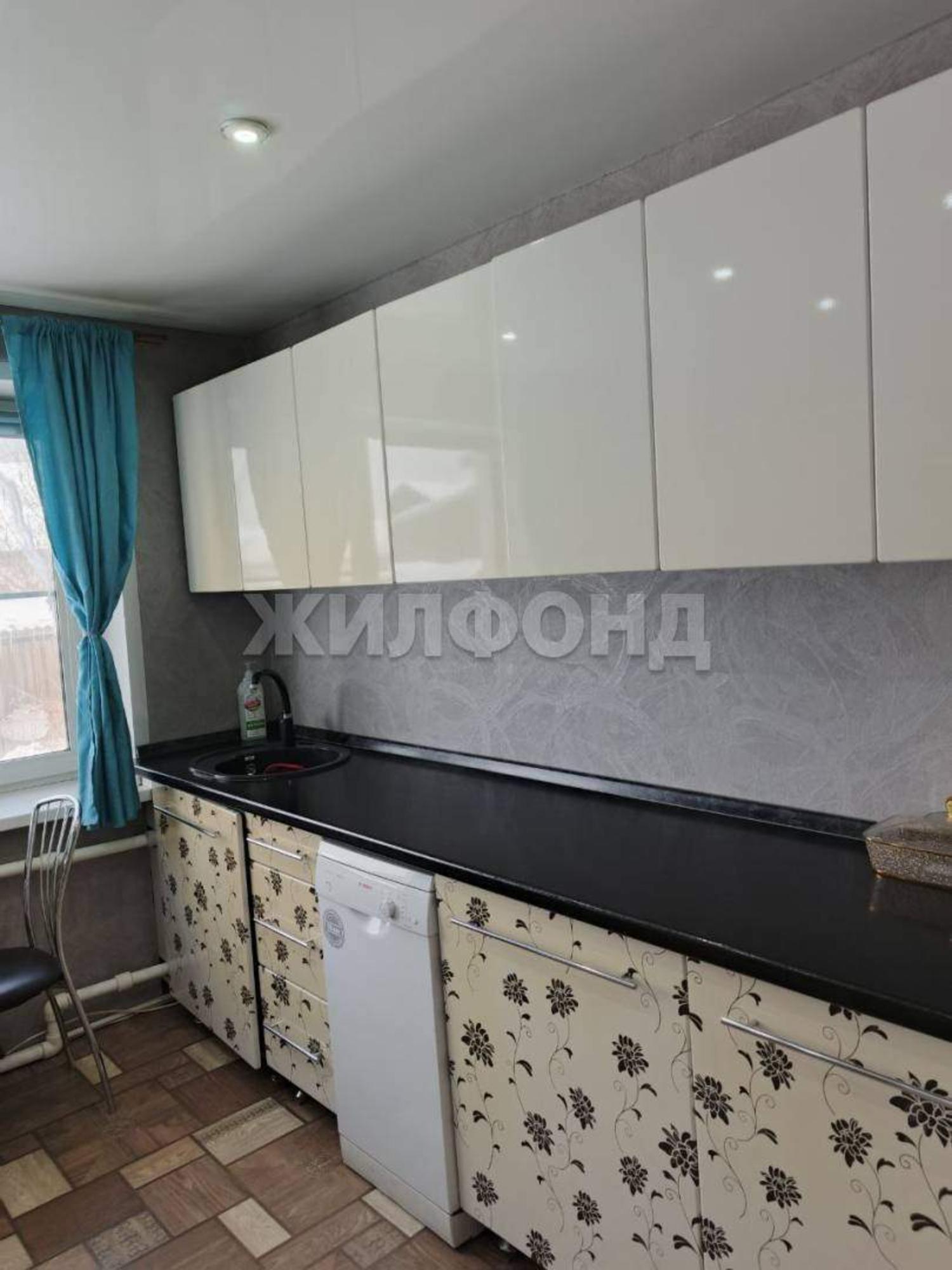 Купить дачу, дом, коттедж за 10 500 000 рублей на Сергея Есенина улица
