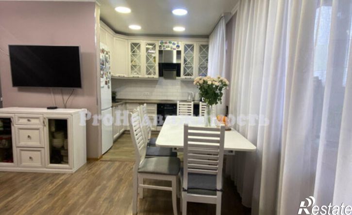 3-комн квартира улица Титова, 33,  д. 33