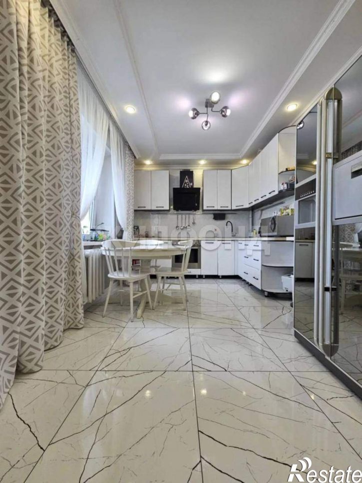 4-комн квартира Дружбы ул., д.1а