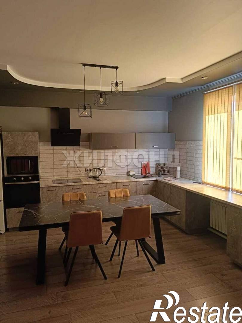 Купить дачу, дом, коттедж за 22 000 000 рублей на Леонида Чадамба ул.