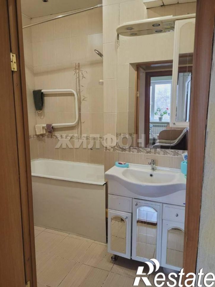 4-комн квартира Калинина ул., д.14